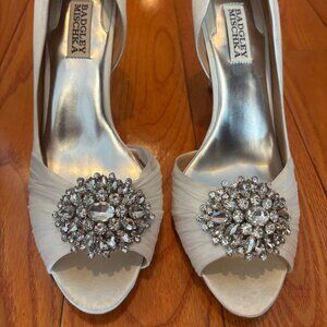 Badgley Mischka Pearson White Satin Size 8 - Never Worn Bridal Shoes